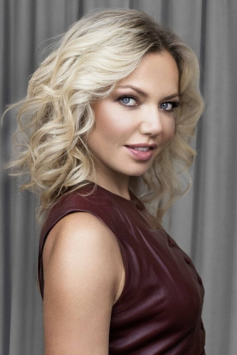 УКЛАДКА НА СРЕДНИЕ ВОЛОСЫ